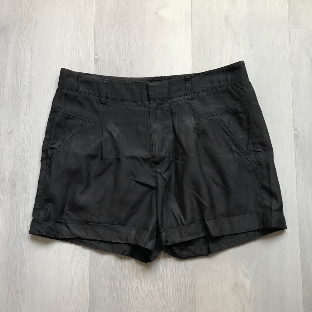 VINCE BLACK LIGHTWEIGHT PLEATED FRONT SHORTS WOMENS 10